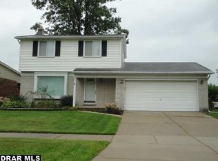 22519 Hillcrest Dr, Woodhaven, MI 48183
