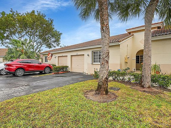 3rd image of 4959 SW 32nd Avenue #164