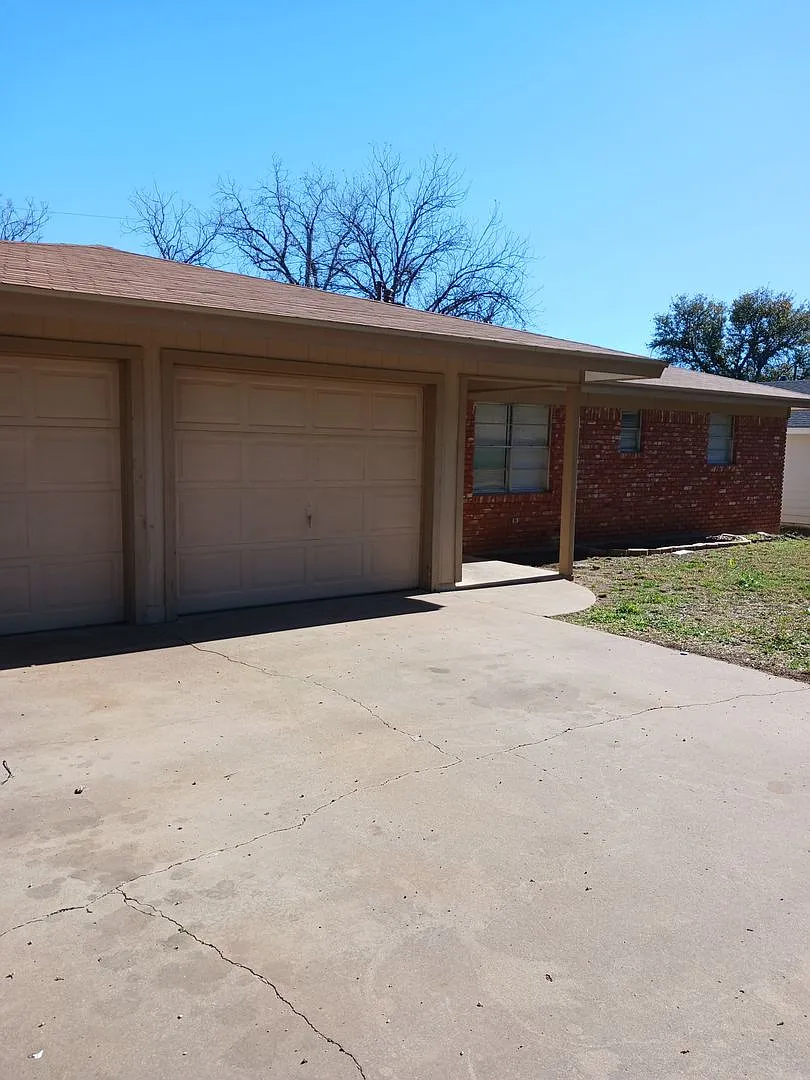 Welcome Home To Comfortable Living In Sherwood Terrace Addition Available Now! — Photo 2