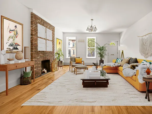 96 Pioneer Street image 2 of 13