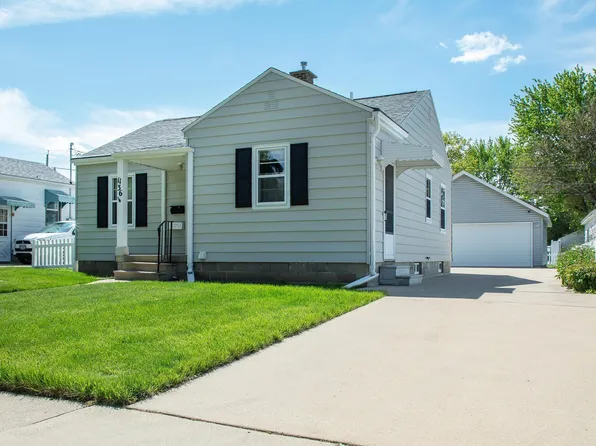 1136 Cornwall Ave, Waterloo, IA 50702
