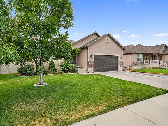 3rd image of 2284 E Rio Grande Dr
