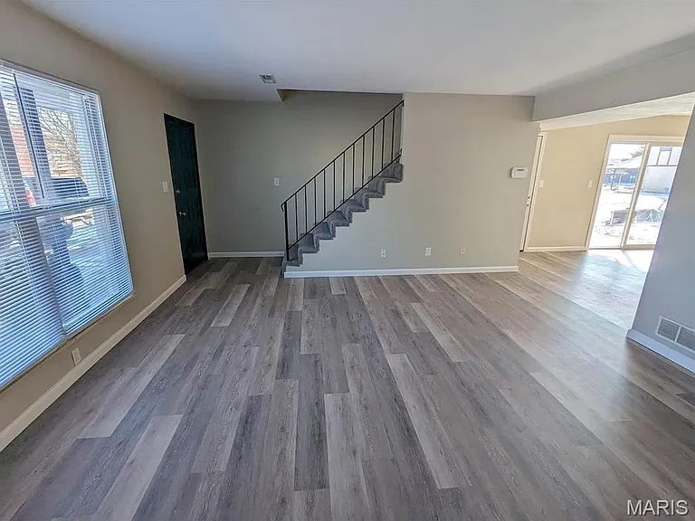 709 Ganim Dr — Photo 5