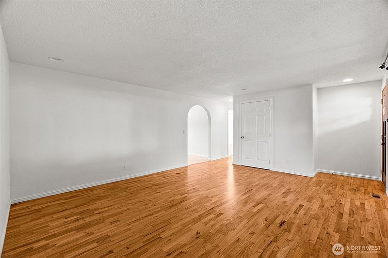 5th image of 418 Frederick Street NE