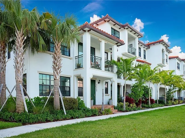 11736 SW 13th Ct — Photo 3