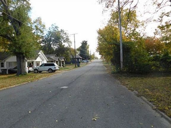 Exterior Neighborhood (street photo)