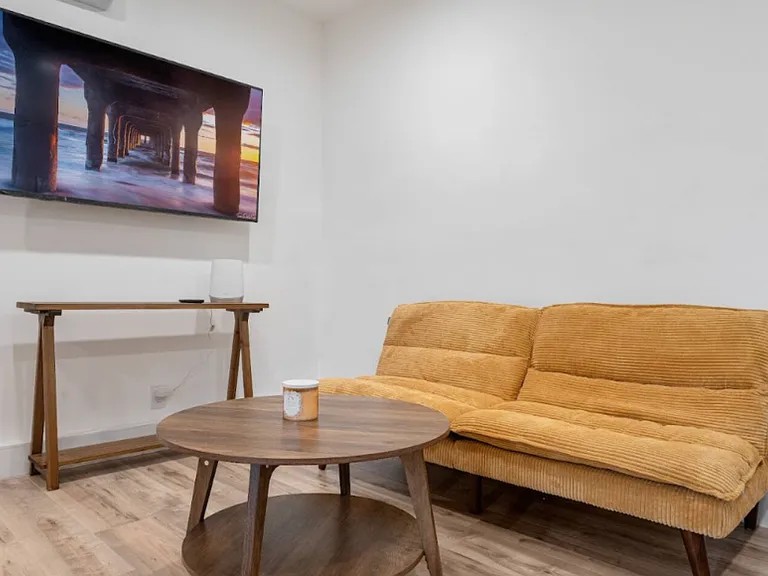 7106 Lasaine Ave — Photo 50