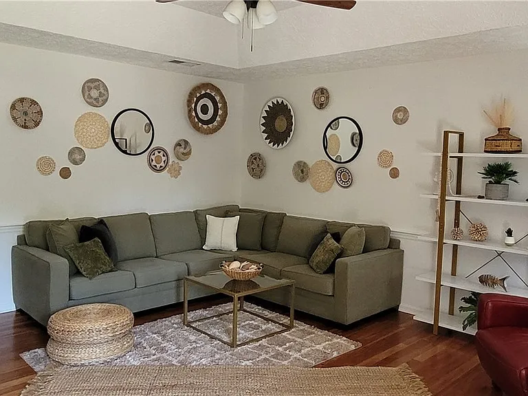 8 Wyckfield Ct — Photo 4