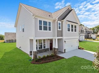 679 Fox Cove Rd, Hendersonville, NC 28792