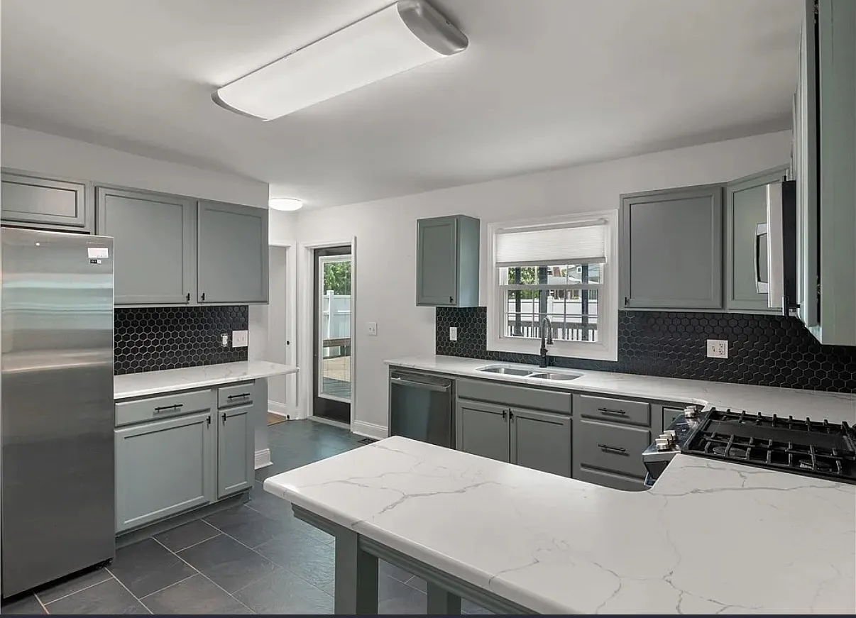 4 bed, 2592 sqft, $750 — Photo 4