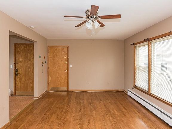 3rd image of 3942 N California Ave #1226