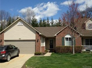 384 Woodfield Square Ln, Brighton, MI 48116