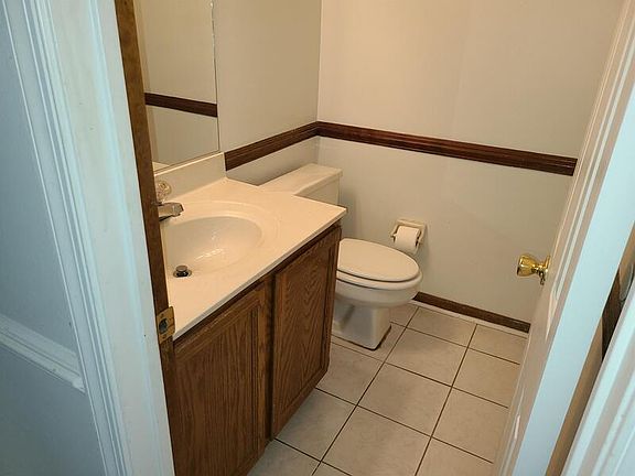 3rd image of 1701 Glenmont Ln