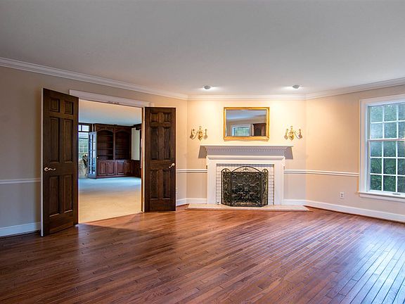 4th image of 3908 Eaton Dr