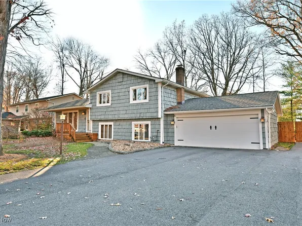 5234 Logan Arms Dr, Girard, OH 44420