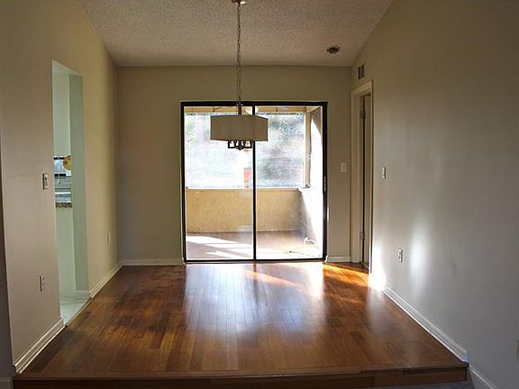 4th image of 3206 T C U Blvd