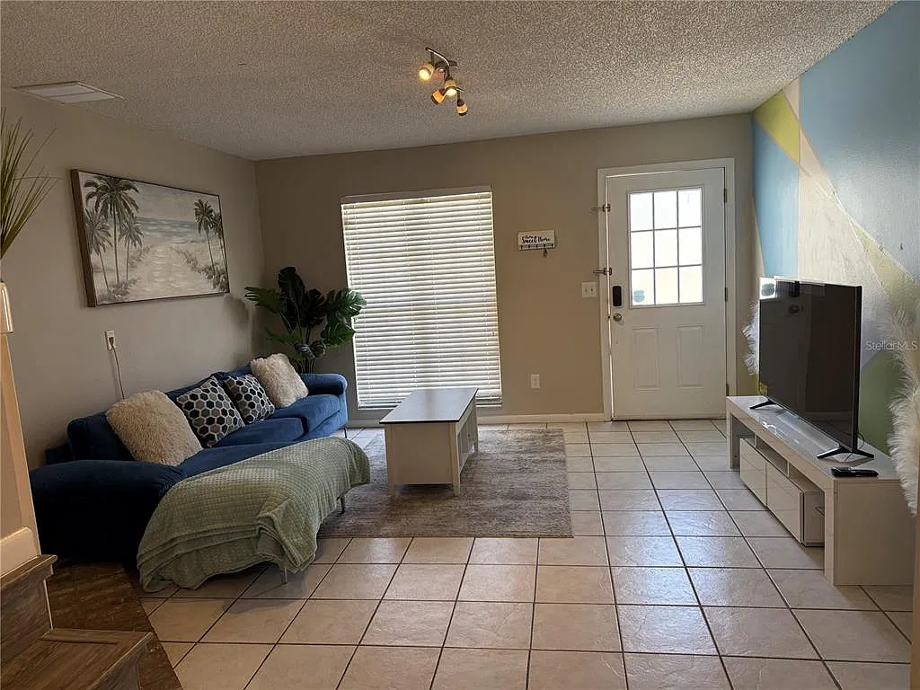 2 bed, 2.5 bath, 1170 sqft, $1,695 — Photo 4
