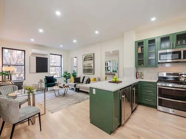 323 W 83rd St APT 3A, New York, NY 10024