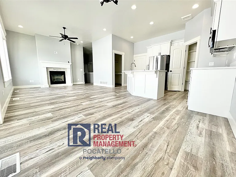 1620 Petersburg Dr — Photo 12