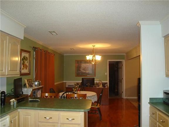 5th image of 20 Caitlin Dr