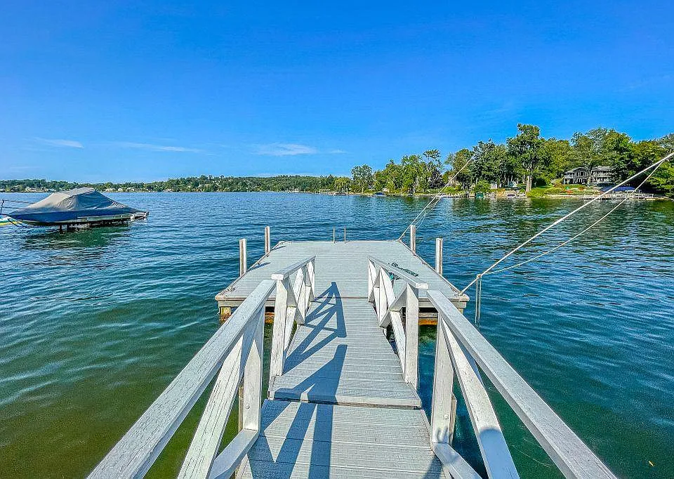 20 Shore Rd