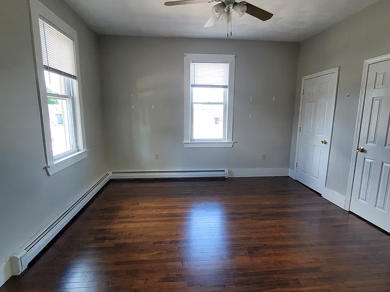 104-106 Hutchinson St #1 — Photo 3
