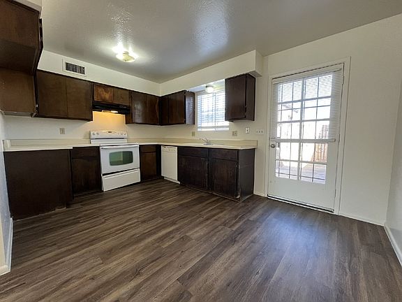 3rd image of 2620 W Campbell Ave