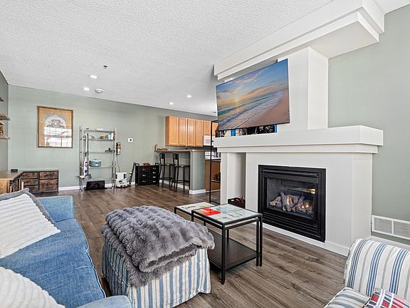 2nd image of 374 Frederick Cir