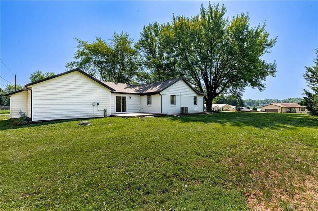 3 bed, 2.0 bath, 1562 sqft, $2,000 — Photo 4
