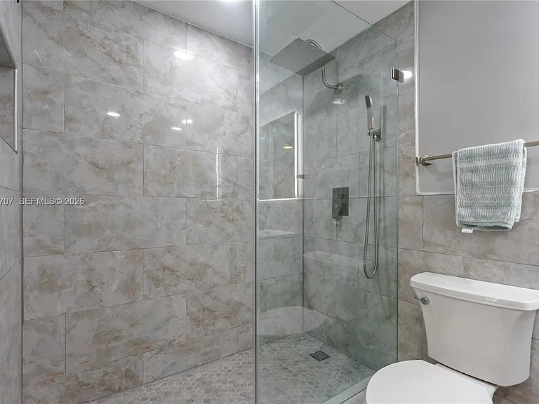 1750 N Bayshore Dr #1405 — Photo 28