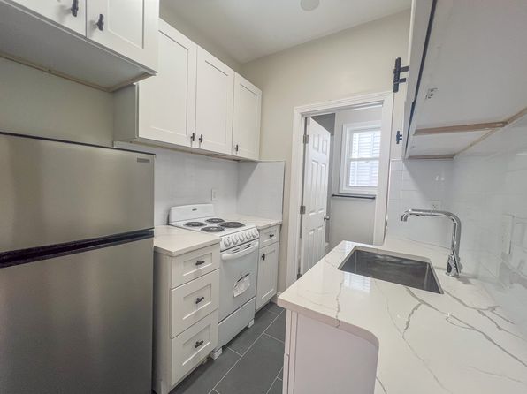 2 Westerly St APT 1