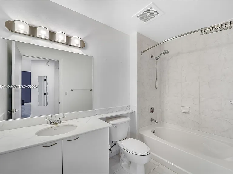 234 NE 3rd St #507 — Photo 3