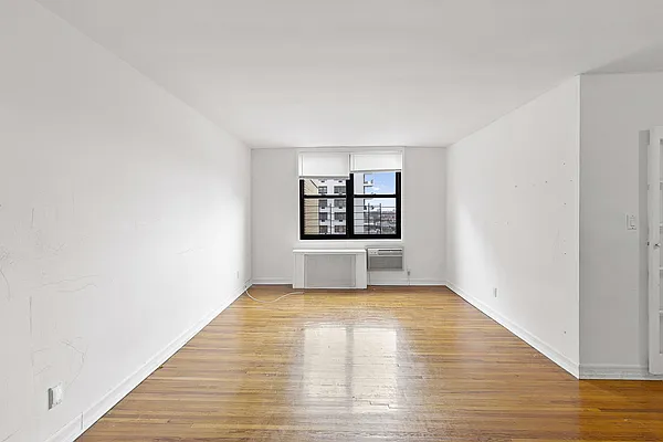 Sold by Thomas Lipovetsky, LREB | media 5