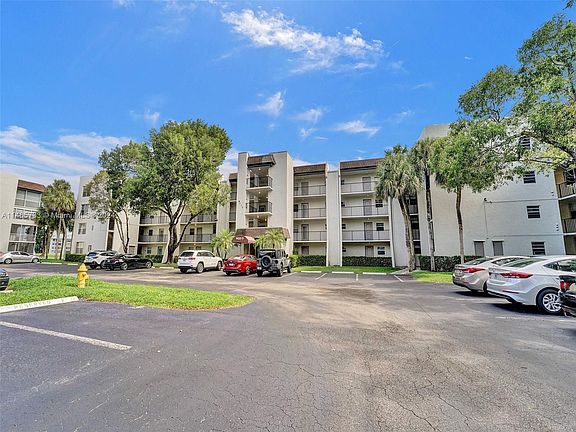 2nd image of 9420 Poinciana Pl APT 212