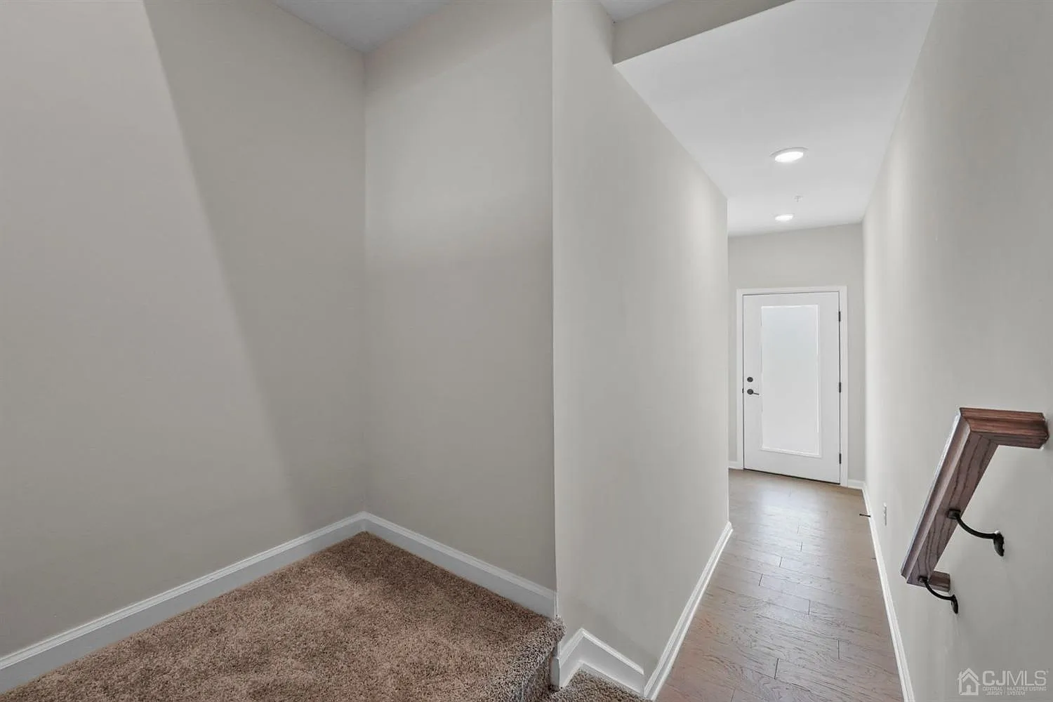 3 bed, 2.5 bath, 1654 sqft, $3,950 — Photo 2