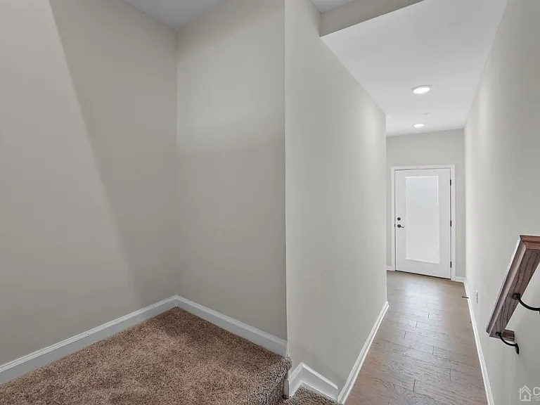206 Lyla Ln — Photo 2