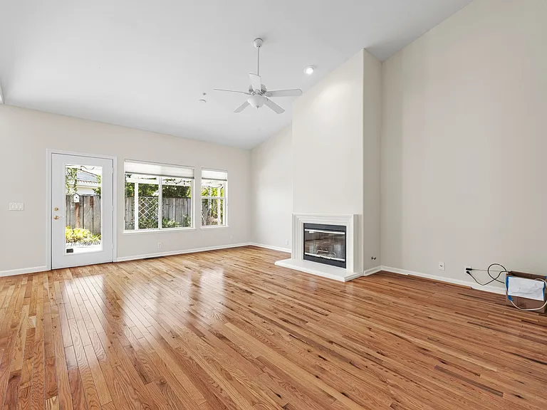560 Diana Ave — Photo 14
