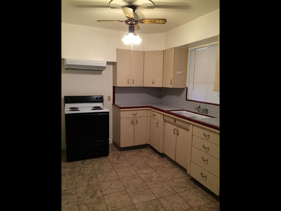 2nd image of 3201 Cedar St