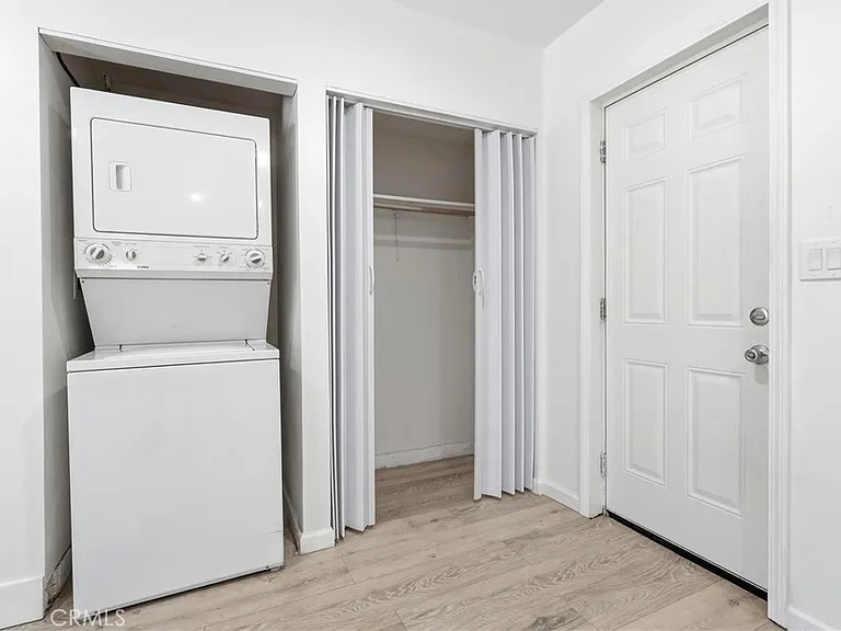 524 E Ghent St — Photo 33