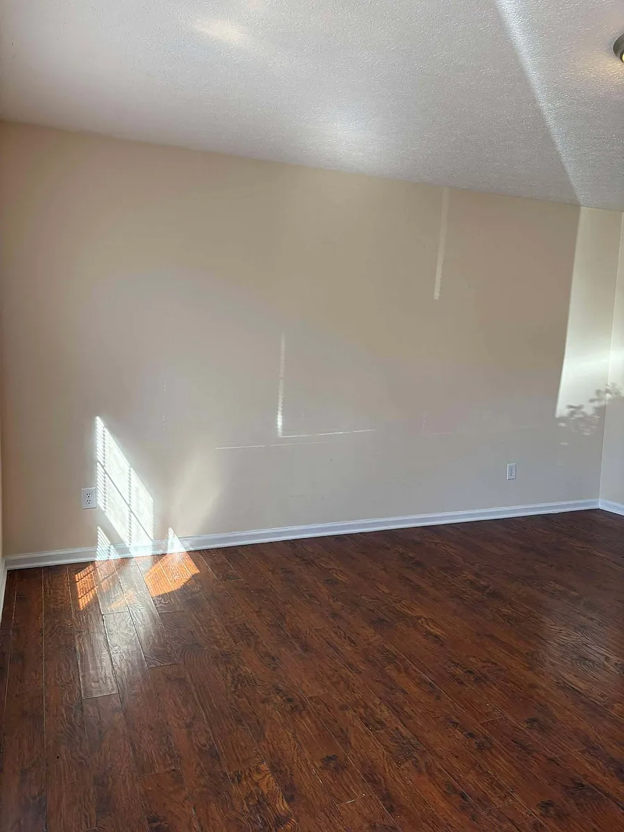 Building Photo - 594 Lost Cir #A
