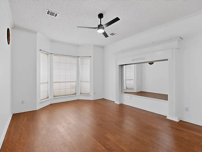 636 N Allen Rd — Photo 21