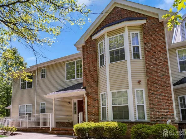 224 Pinelli Dr, Piscataway, NJ 08854