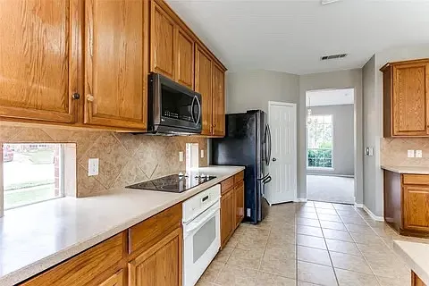 2700 Thorncreek Ln — Photo 10