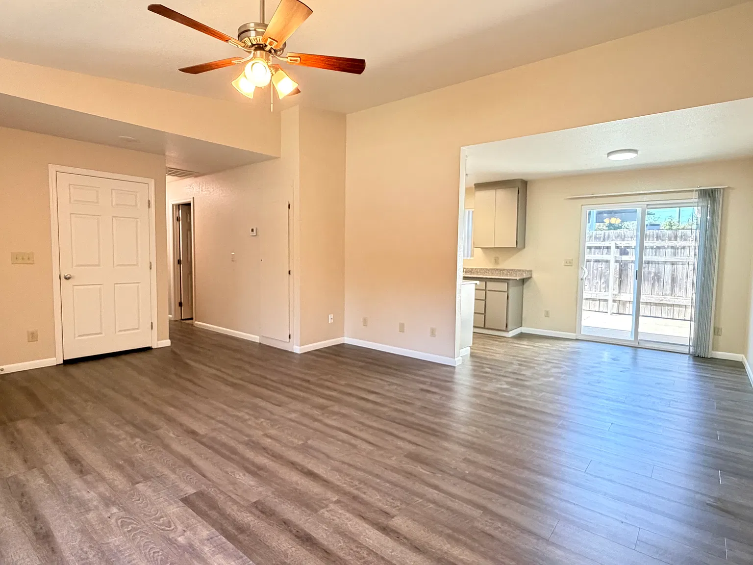 3 bed, 1100 sqft, $2,450 — Photo 2