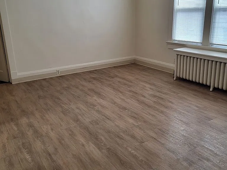 148 N Maple Ave — Photo 5