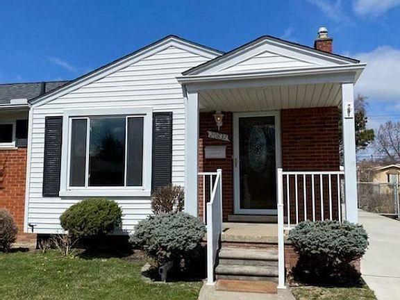 2nd image of 20837 Maple St