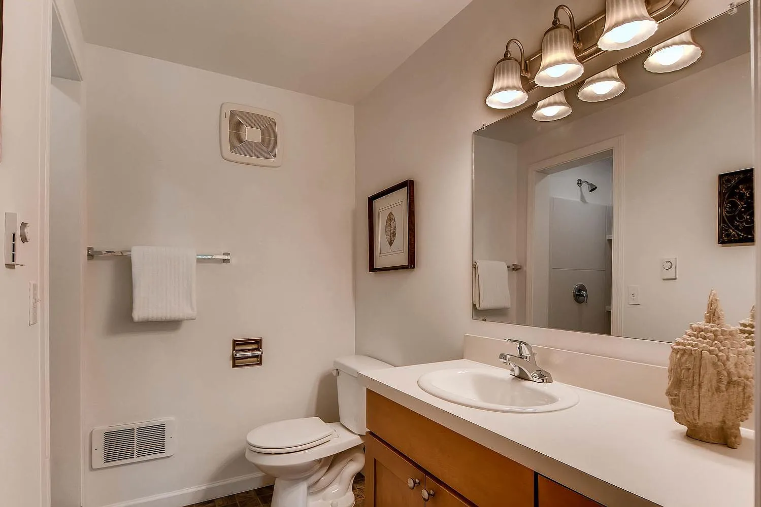 3 bed, 1200 sqft, $2,190 — Photo 2
