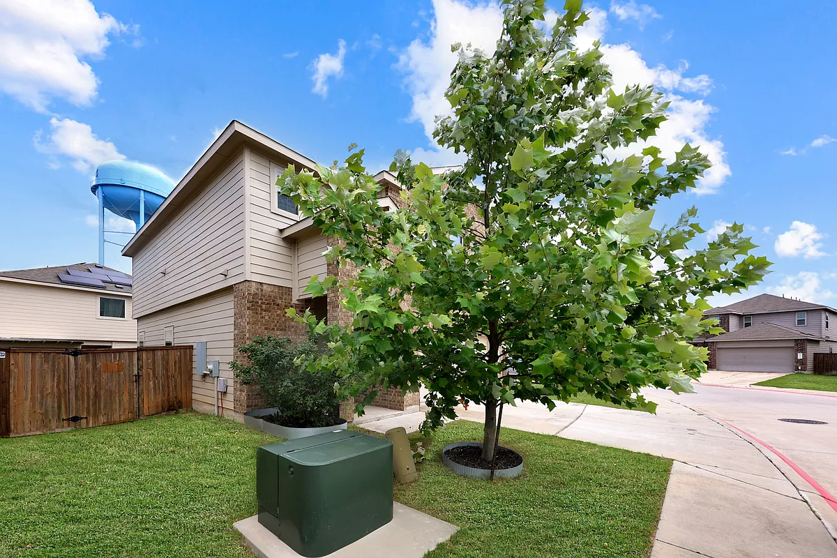 Building Photo - 1100 Jackson Ln