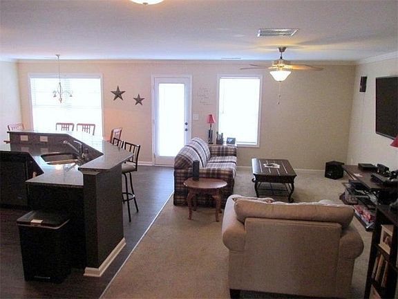 4th image of 5817 Bradshaw Ct #0