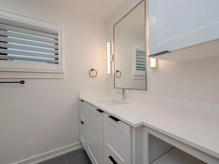 2702 Delano St — Photo 35